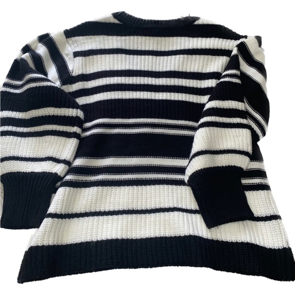🖤🤍🖤JESSICA SIMPSON (NWT) BLACK/WHITE STRIPE V-NECK SWEATER - SIZE LARGE. - Picture 4 of 9